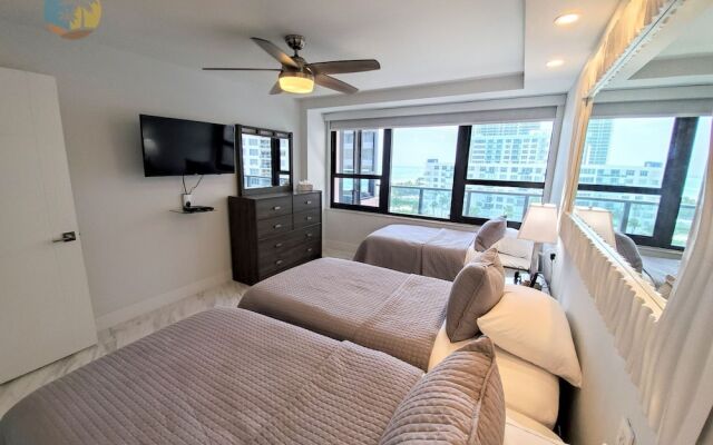 Alexander 1103 4 Bedroom Apts by RedAwning