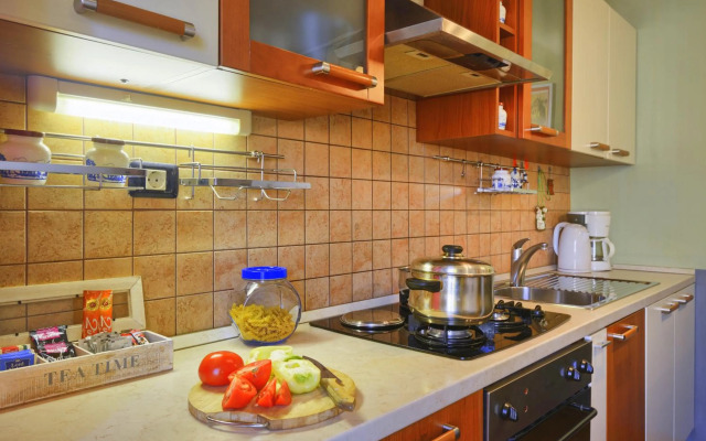 Top Center Apartment