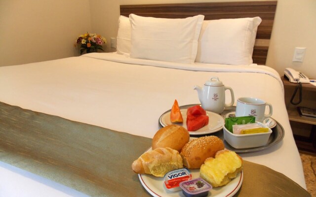 Colonial Plaza Hotel