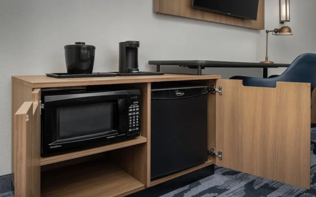 Fairfield Inn & Suites Roanoke North