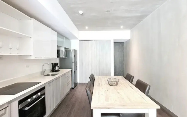 BEE Suites Santa Ana