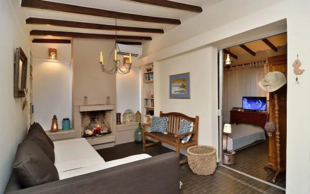 Anna's Sea House
