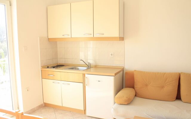 Apartment Vik - 250 m from beach A3 Brodarica, Riviera Sibenik