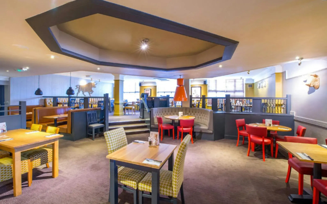 Premier Inn Oldham - Broadway