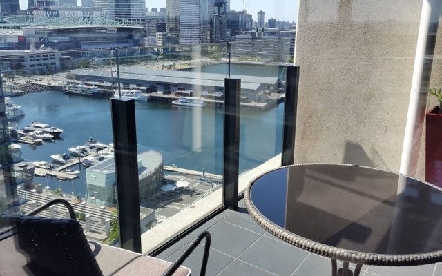 Dockland View Apartment