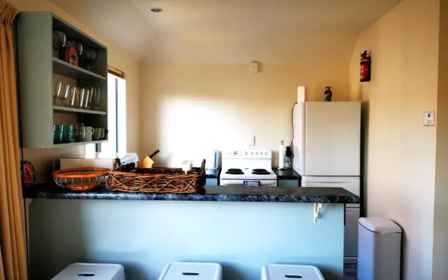 Les Troupes Apartments