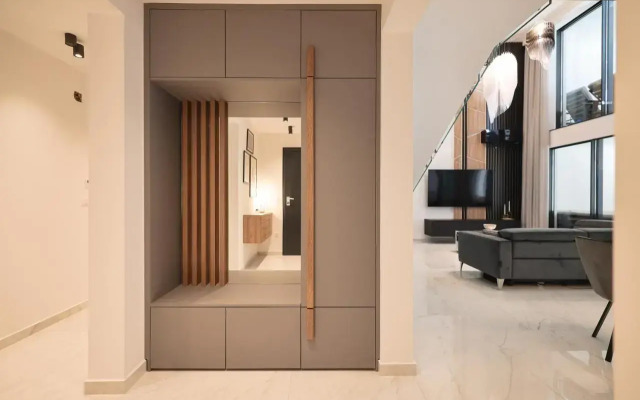 LL luxury penthouse on sea