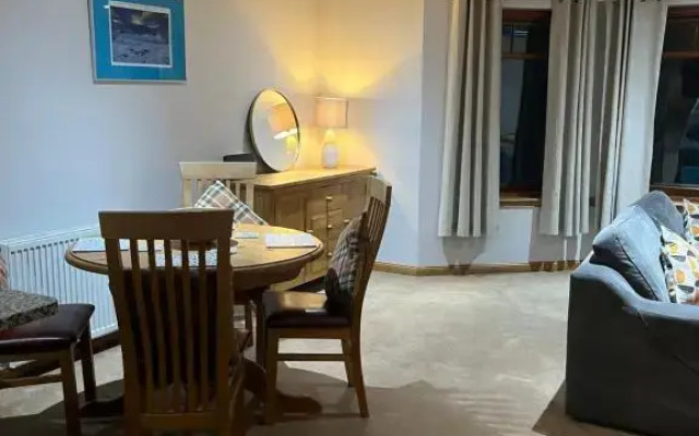 6 Canalside Apartments