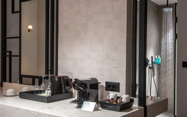 Noble Hotel Suites - Adults Only