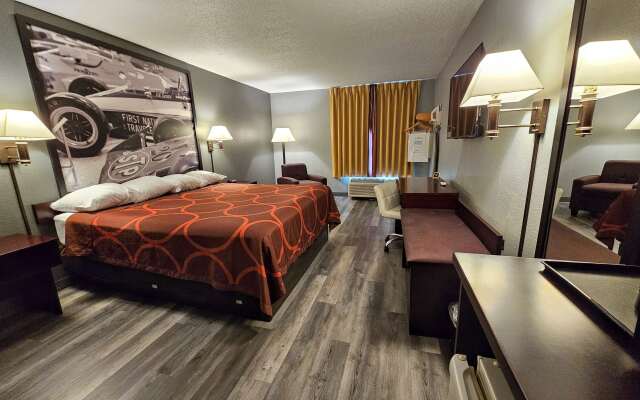 Super 8 by Wyndham Cloverdale IN