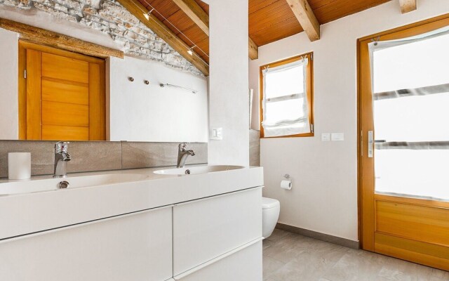 Beautiful Villa Consisting of two Houses With Private Pool, Near Pula and Beach
