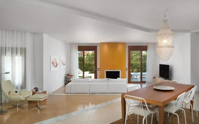 Love White Villa
