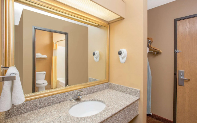 Days Inn by Wyndham Worthington