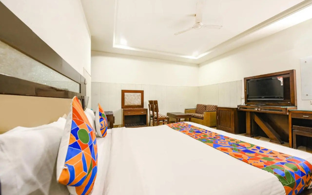 FabHotel Kailash Colony Metro Station