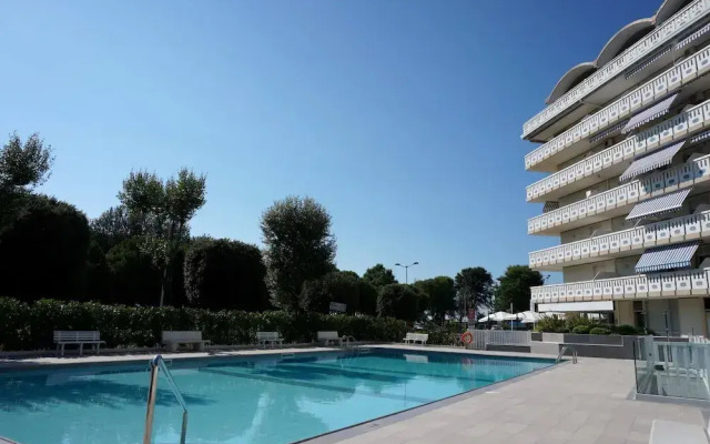 Beautiful Beachfront Apartment-pool-ac by Beahost Rentals