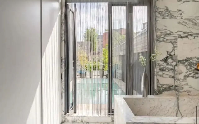 Villa Anvers 4 BDR Parking