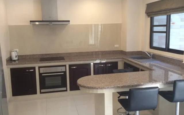 Baan Somprasong Condominium