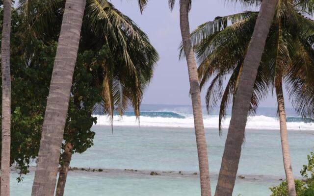 Thulusdhoo Surf Camp