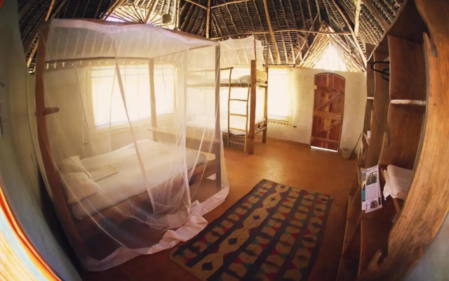 Distant Relatives Ecolodge & Backpackers