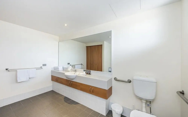 Ascot Quays Apartment 102