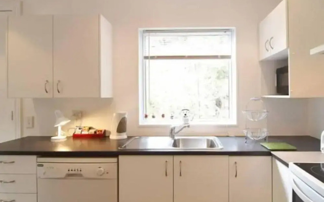 Christchurch City & Country Cottages - Nut Point Cottage