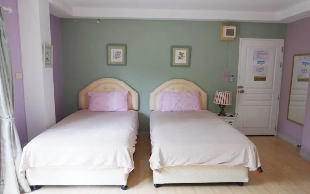 Rungnatee Place & Boutique Hotel