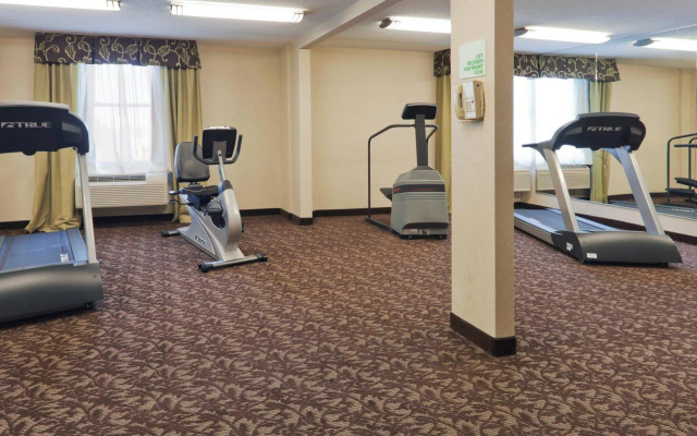 Quality Inn & Suites Downtown Mansfield