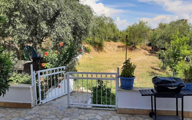 Homely apartment in Mpenitses with balcony