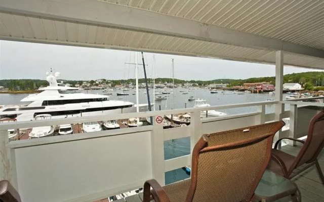 Brown's Wharf Inn