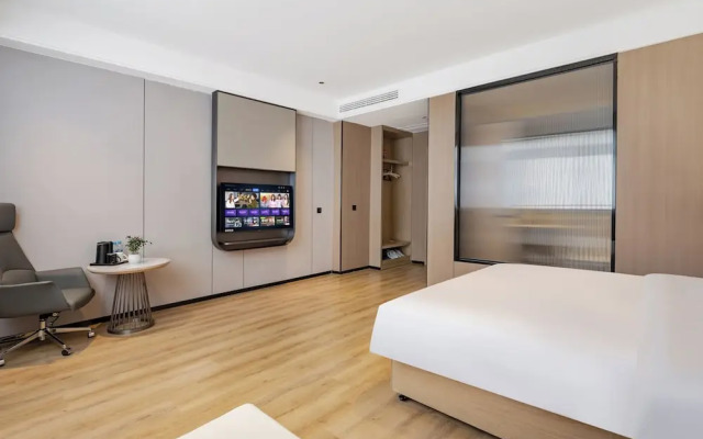 Wanzai Yijia La Maison Hotel