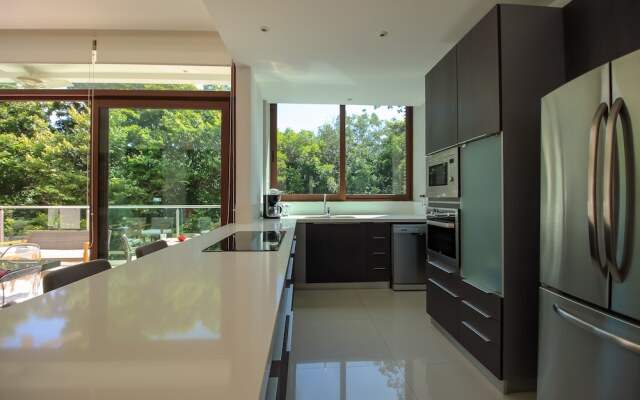 Apt in Exclusive Building by Olahola