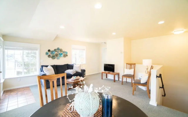 Seaside Prom 2 Bedrooms 2 Bathrooms Home