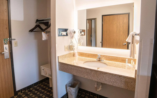 Quality Inn & Suites Watertown near Prairie Lakes Ice Arena
