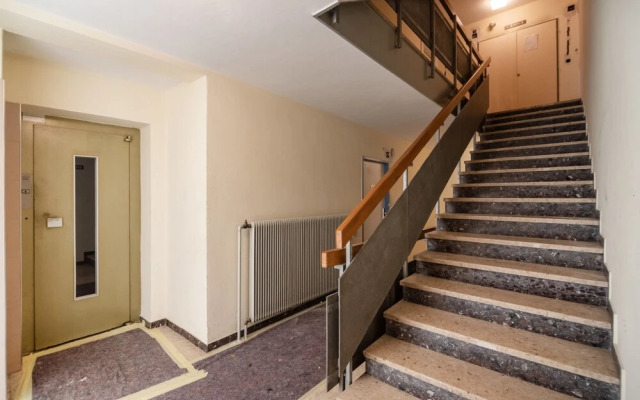 Quiet Penthouse apartment close to Stadthalle