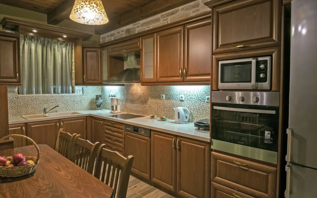 Luxurious Villa With Private Pool, Near a Couple of Restaurants & Sandy Beach