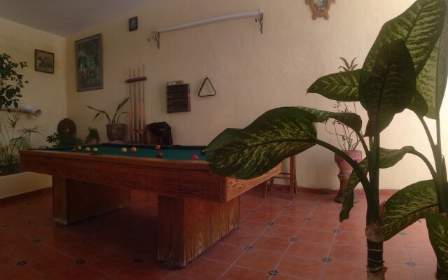 Room in Guest Room - Padrino's Hostal La Paz Full House