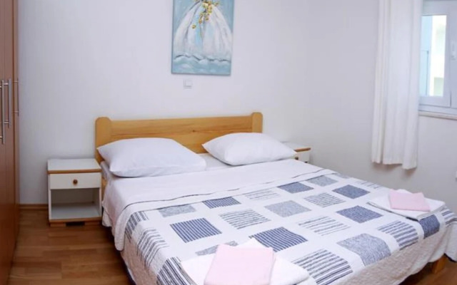 Remarkable 2-bed Apartment in Srima With sea View