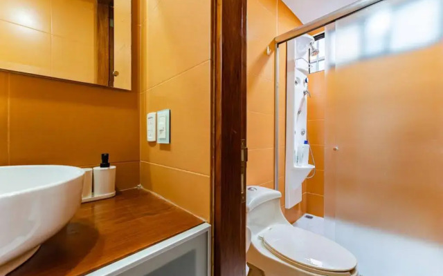 Stylish apartment with private roof top & jacuzzi