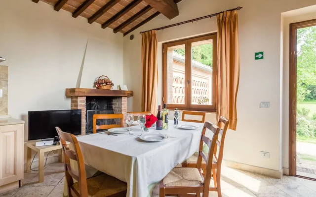 Farmhouse in Rapolano-terme With Swimming Pool, Garden, BBQ