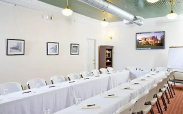 The Carriage House Inn Bed & Breakfast