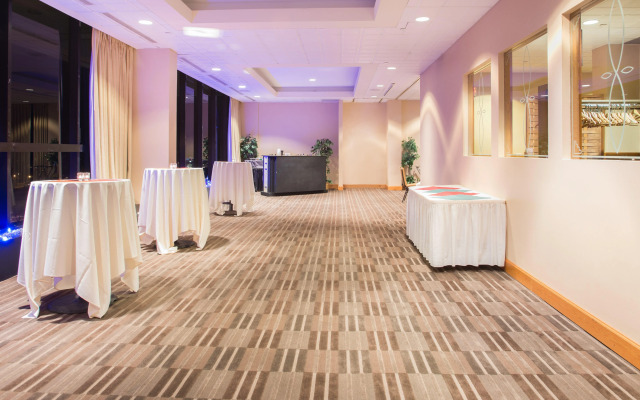 Holiday Inn & Suites Pittsfield-Berkshires by IHG