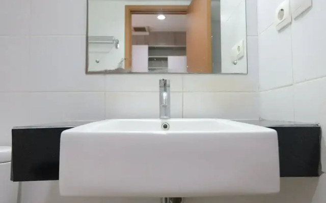 Modern Designed And Strategic Studio Room At Beverly Dago Apartment