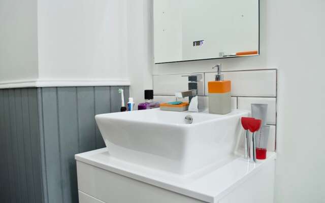 Traditional 2 Bedroom Apartment In Edinburgh