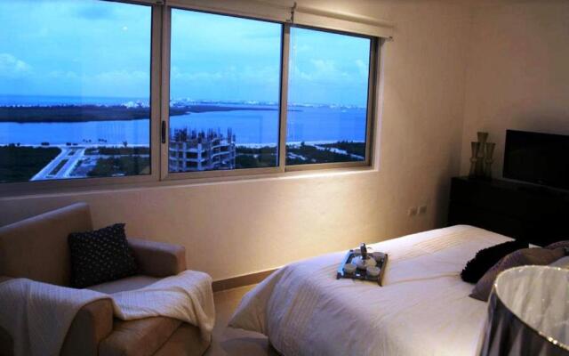 Suites Malecon Cancun