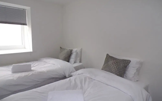 Lakeview Apartments and Rooms