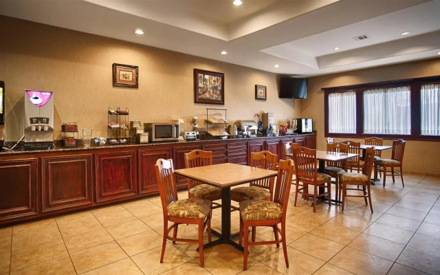 Best Western Lockhart Hotel & Suites