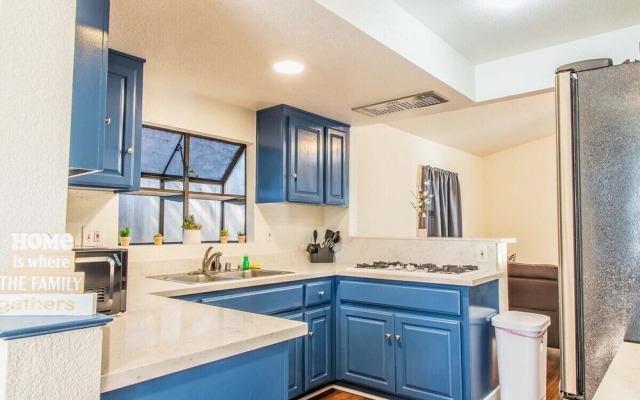 Cozy Oakland 2 Bedroom w/ Backyard