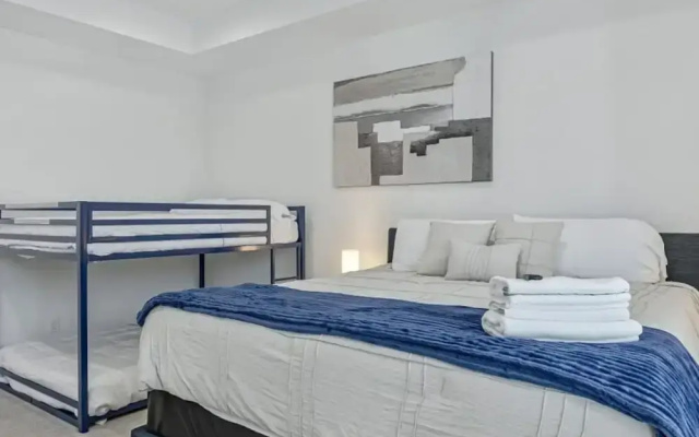 Luxury Urban Retreat Near Key Houston Locations