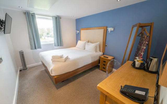 Waterside Hotel & Leisure Club