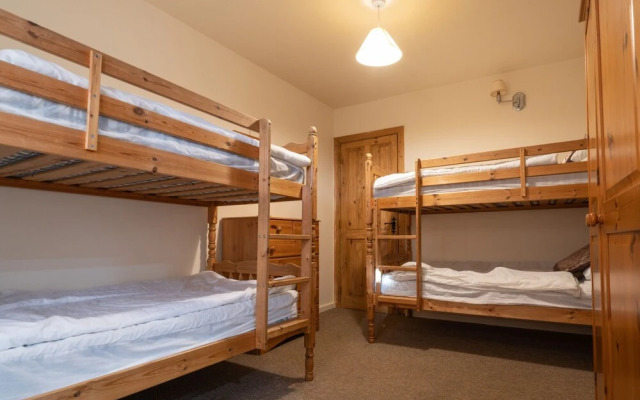 The Holmes Barn - Sleeps 16 - Peak District